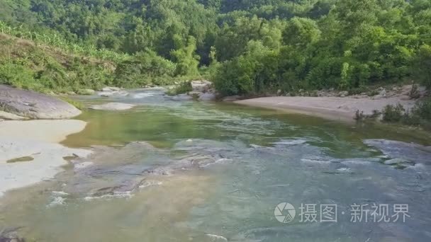 急流瀑布山河流水视频