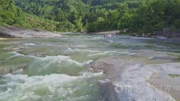 急流瀑布山河流水视频