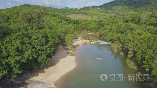 急流瀑布山河流水