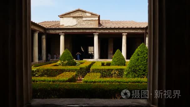 意大利庞贝古城花园游客参观视频