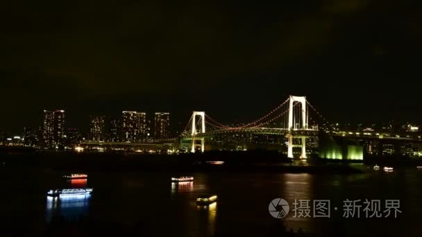 东京湾在彩虹桥夜景