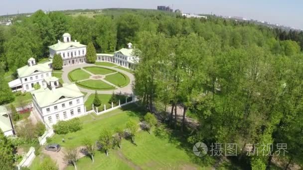 Tsaritsyno 博物馆和储备在莫斯科空中绿色风景