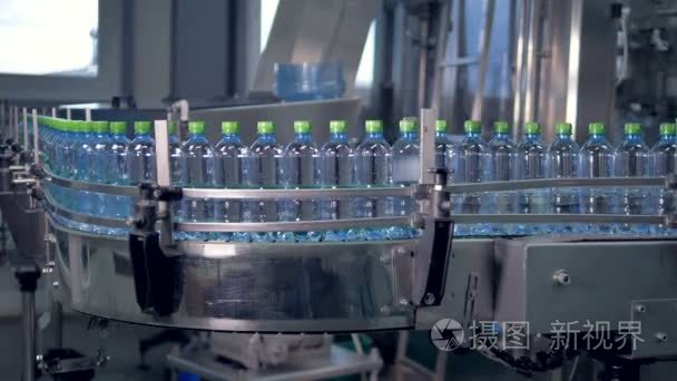 准备好标签的水瓶子长厂线视频
