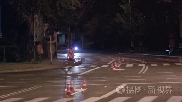 用白漆标线的道路上绘图视频