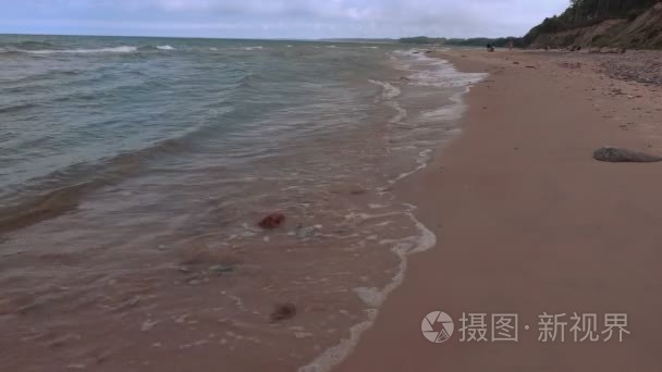 海景观与陡峭的海岸的距离视频