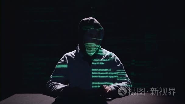 间谍软件，黑客网站。黑色的背景。剪影