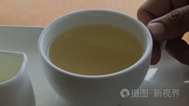 白杯热茶视频