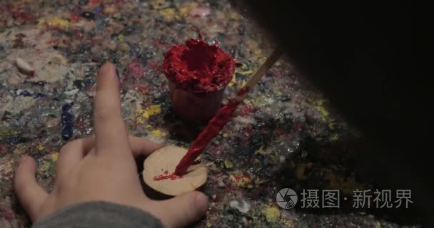 孩子用自己的双手纪念品制作