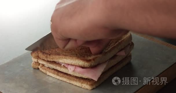 制作一个工匠火腿和奶酪三明治视频