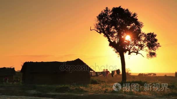 用晾衣绳在蒙巴萨附近小屋视频