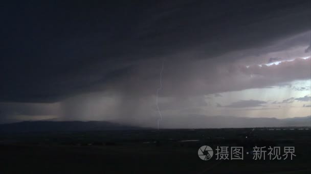 国家/地区字段闪电风暴