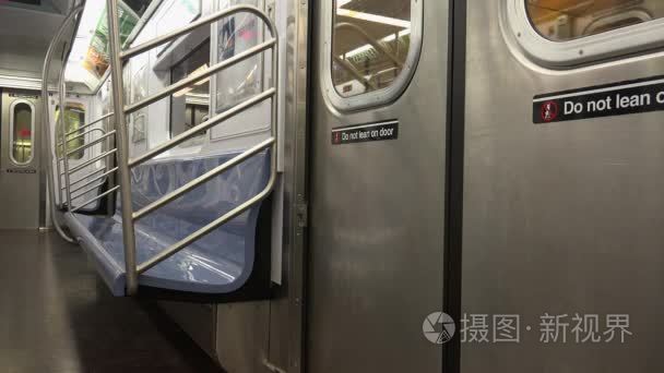 纽约城大约 2017年 纽约的地铁是一种最古老和最广泛的公共交通系统在世界上，与 468 stations.ultra 高清