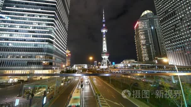 中国 Aug 08，2016city 交通  灯火通明的城市经济摩天楼，到了晚上，中国上海