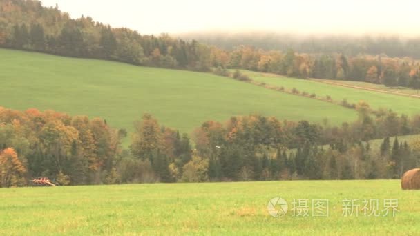 乡村山坡的平底锅视频