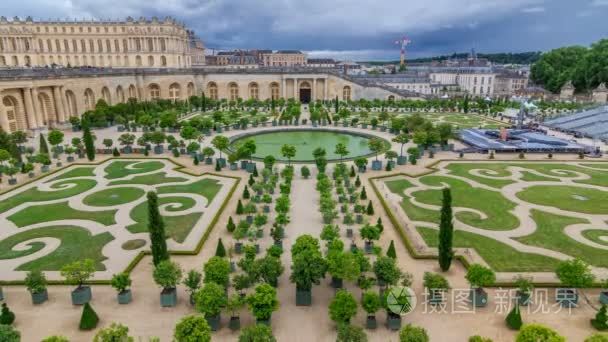著名宫殿凡尔赛宫与美丽的花园游戏中时光倒流