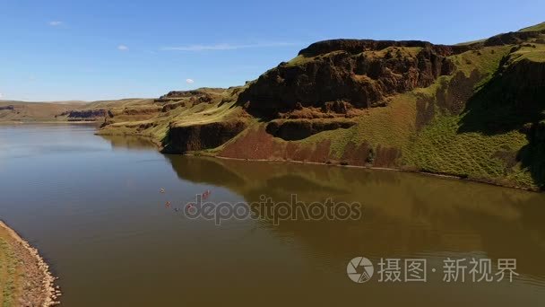 皮艇沿那条蛇在里昂渡轮卢斯河视频