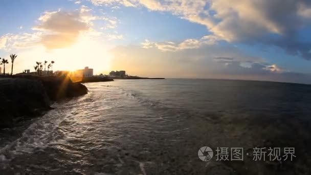 在地中海夕阳和海面波浪视频
