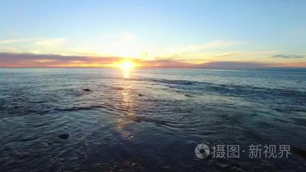 在太平洋沿岸风景如画拍摄日落视频