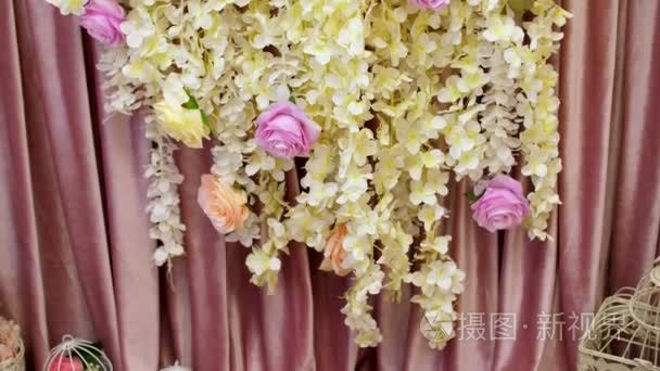 婚礼装饰，装饰的婚礼，婚礼装饰由真正的花朵。婚礼花艺