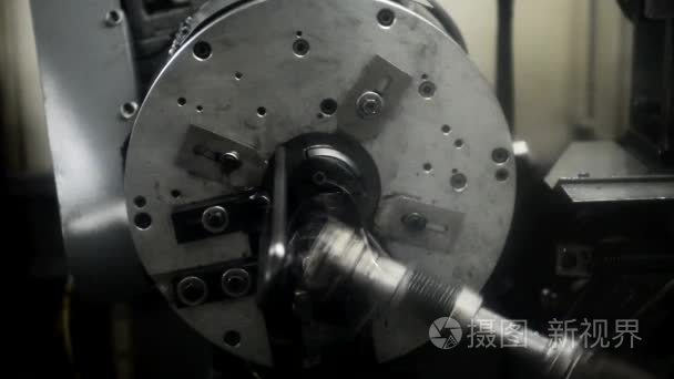 在工厂机器自动生产独立弹簧视频