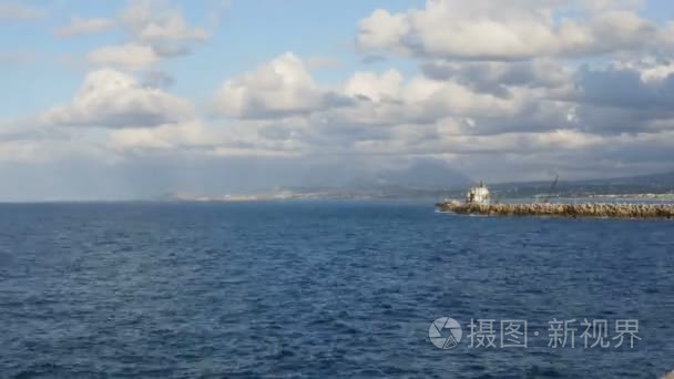 海景房含云随时光流逝