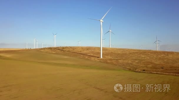 大型风力农场鸟瞰图视频