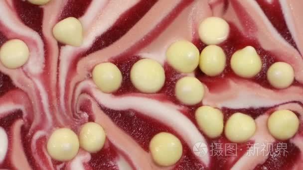 草莓美味冰冻的甜点冰激淋视频