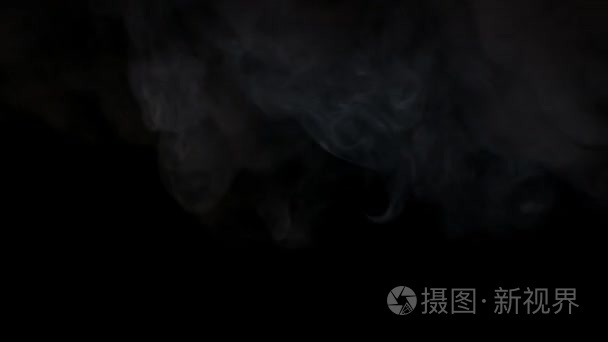 在黑色背景上的白色水蒸气视频