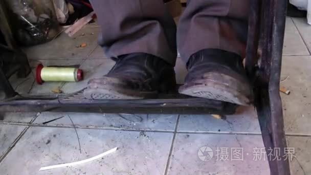 鞋匠手工鞋匠和修理视频