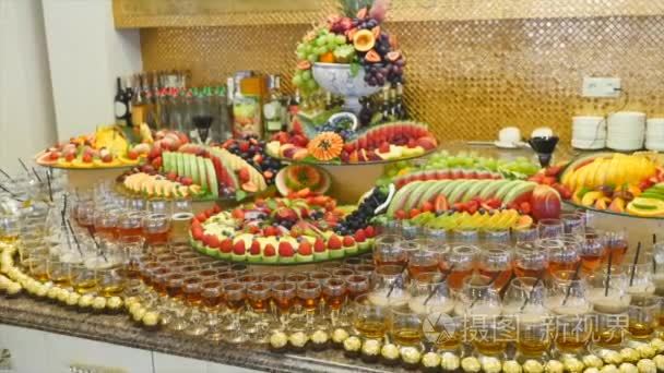 多彩的热带水果婚礼自助餐视频