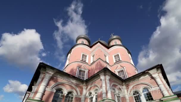顿斯科伊修道院。中世纪的俄罗斯领土上的教会   修道院 1591 年成立，曾经是一座堡垒。莫斯科，俄罗斯视频