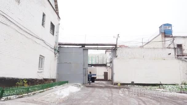 庭院和领土的教养殖民地  监狱在冬季在俄罗斯
