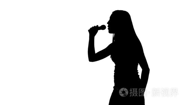 女性唱入话筒剪影视频