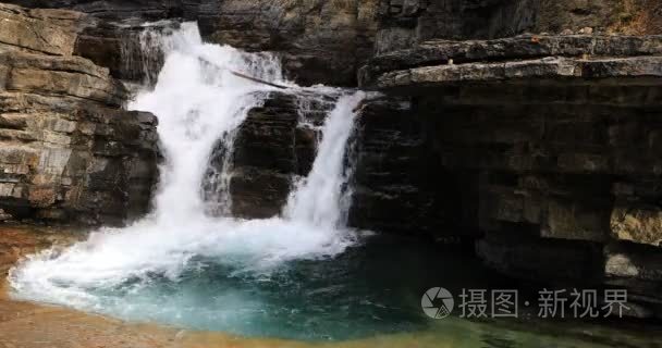 峡谷瀑布  洛基山脉  加拿大4k