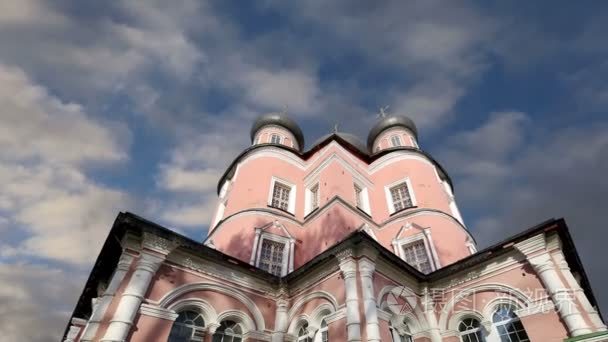 顿斯科伊修道院。中世纪的俄罗斯领土上的教会   修道院 1591 年成立，曾经是一座堡垒。莫斯科，俄罗斯视频