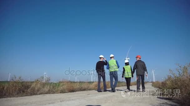 与风电场同行的工程师小组视频