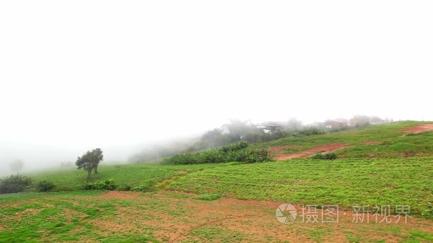 在泰国富里克的美丽的雾的看法视频