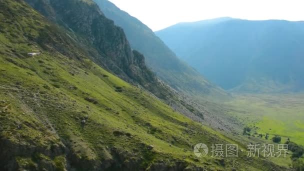 直升机在山谷丘雷什河视频