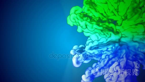 彩色3d 流动的墨水注入在水中在蓝色背景慢动作。冷色调的墨水是彩虹渐变与背光。用作 luma 遮罩上的墨迹效果作为 alpha 
