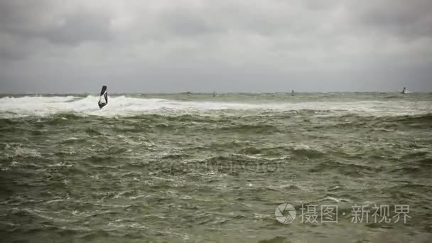 五风帆在困境的海视频