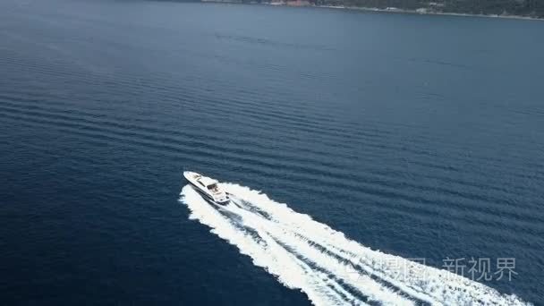 高速快艇在海面上飞驰视频
