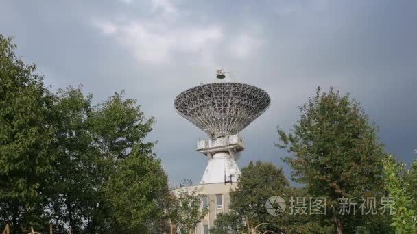 空间通信中心的卫星阵列