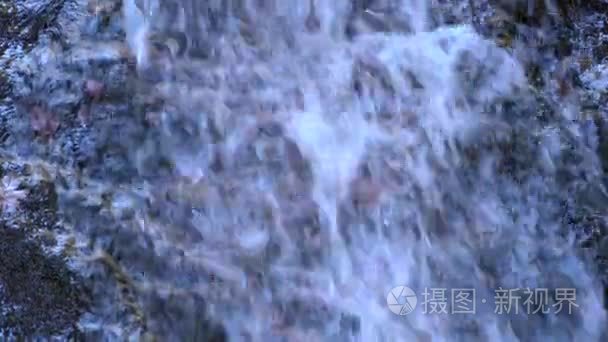 瀑布中高山山脉流水流视频