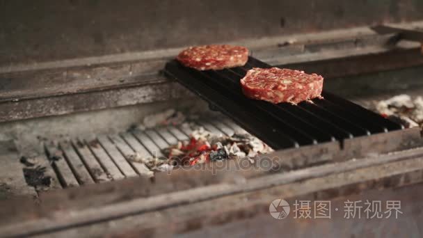 牛肉汉堡烧烤专业翻转视频