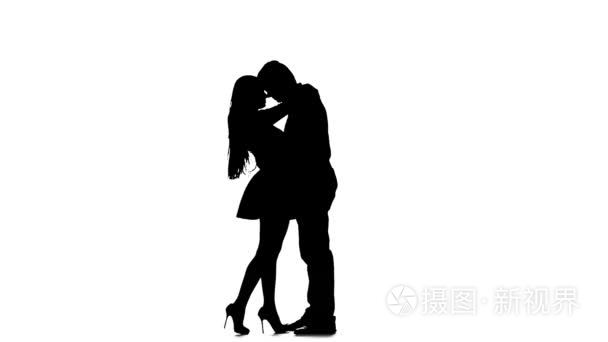 爱的情侣拥抱.白色背景.剪影.慢动作短视频