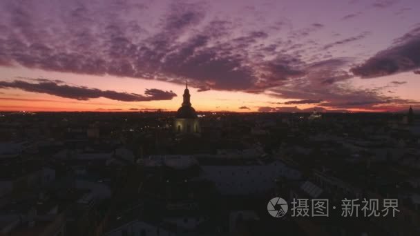 令人惊叹的夜晚日落在城市视频