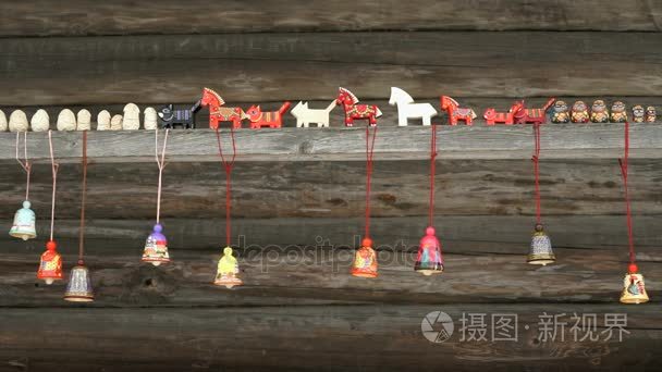 传统喜庆多彩的俄罗斯木制玩具视频