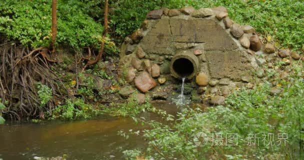 建设水泥混凝土管道排水渠排水视频