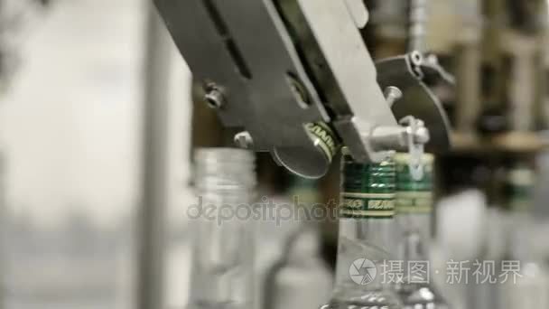 全自动瓶盖机的作用机理视频