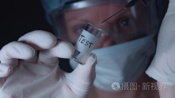 科学家收集血液测试视频